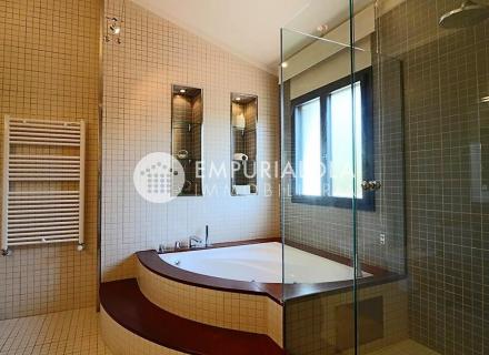 Villa entièrement rénovée dans le quartier exclusif de peralada golf