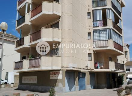 Apartamento primera planta con baños
