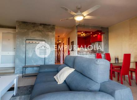 Magnifico apartamento en una zona tranquila y vistas al canal.