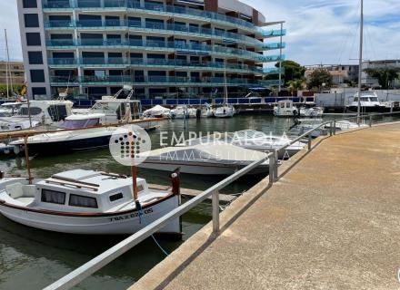 Amarrage de 4 x 12 m pour bateaux à voile comme à moteur.