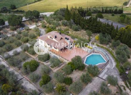 Magnifique maison sur un terrain de 2 hectares à sant climent sescebes