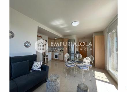 Atico en venta en empuriabrava 2 habitaciones gran terraza y parking subterraneo.