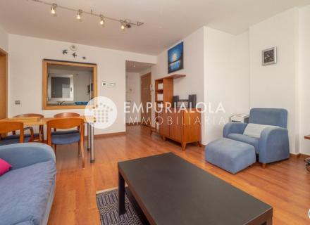 Apartamento bien situado cerca de la playa y, tiendas
