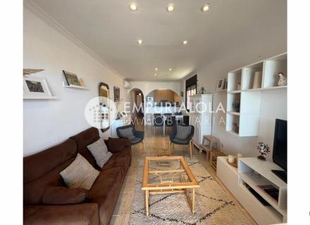 Bel et moderne appartement en première ligne de mer, vue mer, box fermé, piscine communautaire