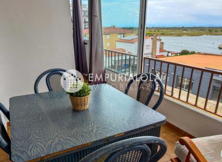 Apartamento en venta en santa margarida, roses | vistas al canal y al parc natural dels aiguamolls de l’empordà