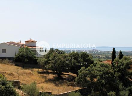 En venta uno de los últimos terrenos disponibles en can isaac-palau saverdera.