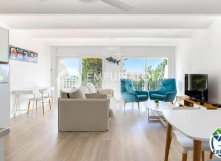 Exclusivo apartamento reformado a 50 metros de la playa de canyelles petites – roses