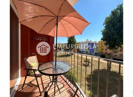 Apartamento de un dormitorio en el centro de empuriabrava con piscina