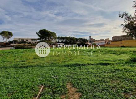 Gran parcela doble de 1604m2 para construir tu casa con piscina y jardín perfecto. ¡una oferta especial!
