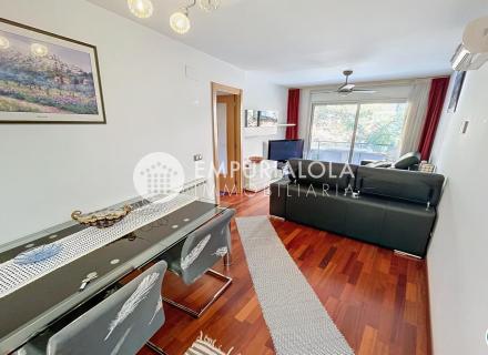 Piso de 3 dormitorios en el corazón de rosas en venta: