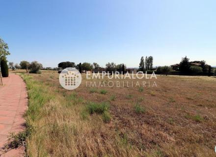 Terreno edificable de 5724m2 en la exclusiva zona de peralada golf