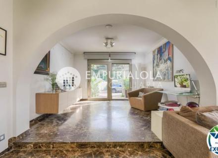 Casa de alto standing en la jonquera: lujo entre montañas con piscina privada climatizada y vistas espectaculares