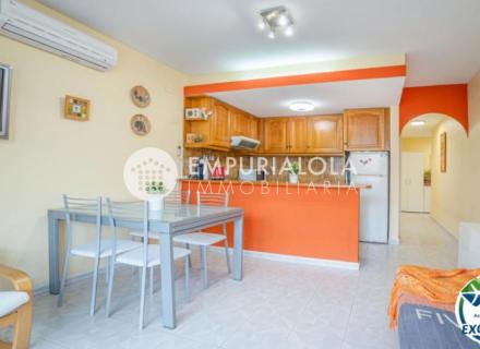 Port moxó apartamento con dos dormitorios, vistas al canal y parking exterior privado