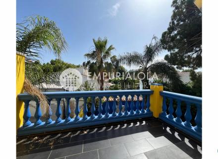 Villa idéale pour la location avec licence touristique, piscine, quartier résidentiel, f5 , 4 salles de bains