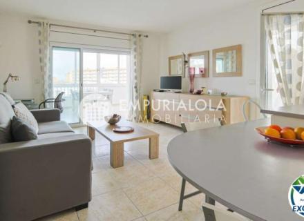 Appartement avec vue canal et grande terrasse - 2 chambres, 2 salles de bain à vendre à roses