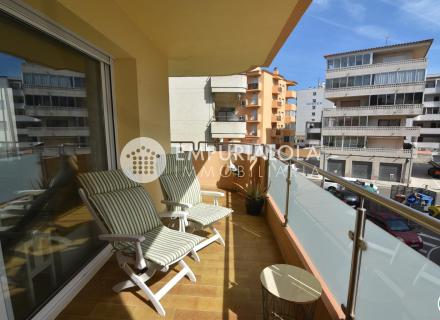 Apartamento de 2 habitaciones con amplia terraza y parking privado