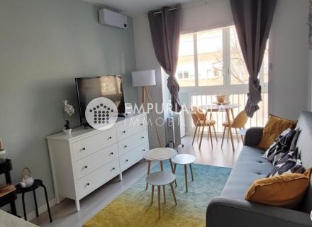 Roses - centre: studio cabine proche port et plage à vendre