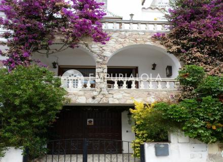Maison de pêcheur d'empuriabrava avec garage et amarre pour voilier 11.5x5