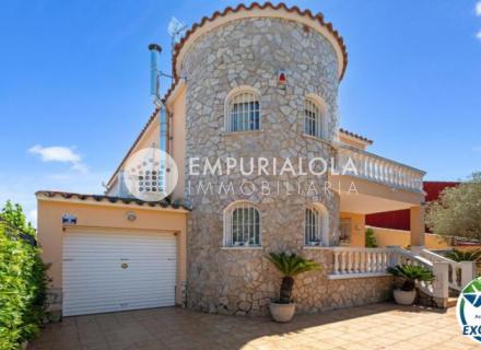 Mas nou maison spacieuse avec 5 chambres, garage privé, jardin, terrasses et jacuzzi relaxant