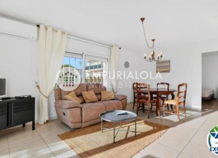 Les garrigues encantador apartamento reformado con jardines y parking comunitario