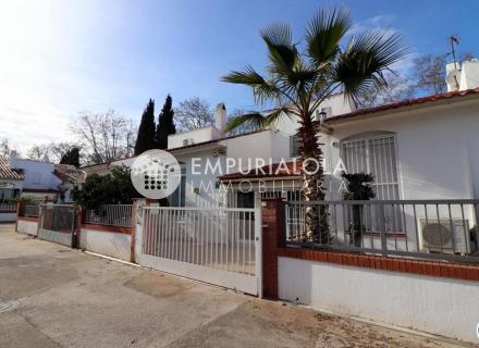 Maison à montseny avec trois chambres et vue dégagée sur un parc