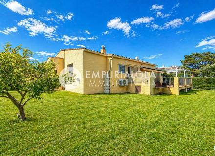 Charmante maison avec 4 vents, un grand terrain et une vue sur le montgrí à torre gran (l’estartit)