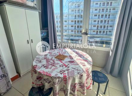 Luminoso estudio renovado a 40 metros del mar en el salatar, roses