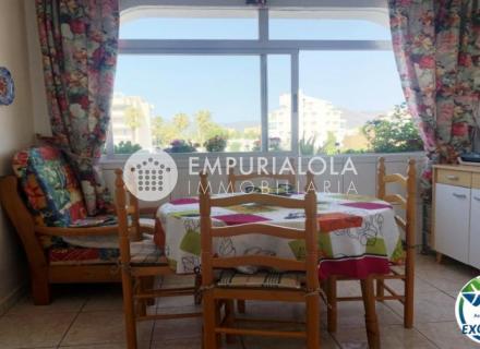 Encantador apartamento con garaje en opción en roses, santa margarita