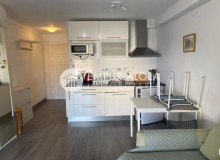 Estudio reformado a 100 m de la playa en empuriabrava – listo para entrar