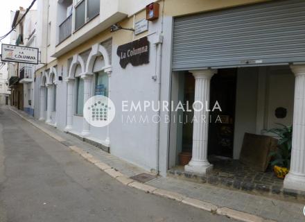 Restaurant en vente dans le centre de roses
