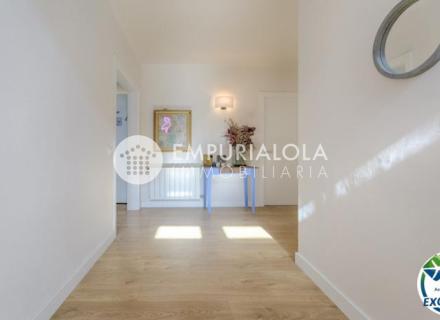 Casa con jardín en sant pere pescador.