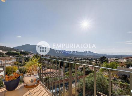 Se vende casa unifamiliar con vistas, en roses, mas fumats