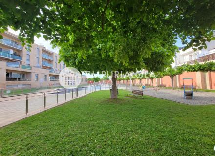 Opportunité unique ! appartement au rez-de-chaussée avec parking et piscine commune dans un quartier calme