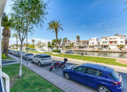 Appartement au rez-de-chaussée à empuriabrva avec vue sur le canal