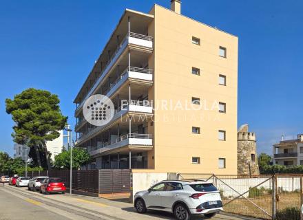 Apartamento en salatar con vista parcial al mar, gran terraza y aparcamiento privado.