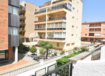 Bonita casa adosada a 250 metros de la playa de santa margarita rosas
