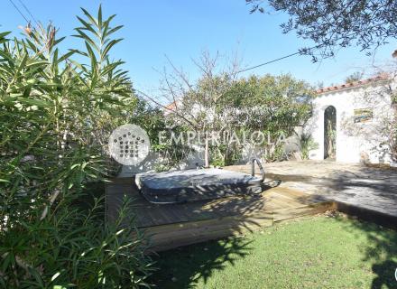 Casa con jardín, solárium y vistas a la montaña en mas busca, roses