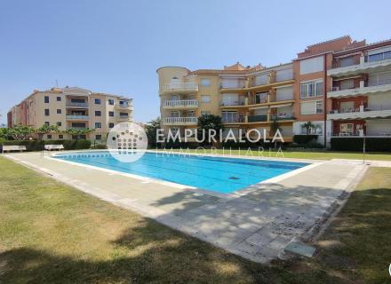 Oportunidad! apartamento en venta con licencia turística,2 habitaciones y terraza en el corazón de empuriabrava,