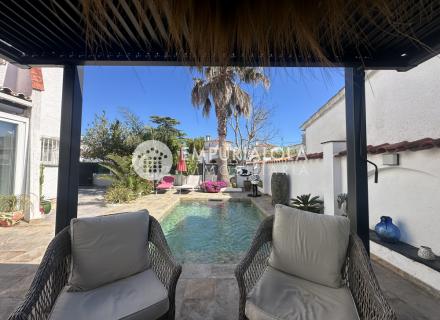 Magnifique maison avec piscine à empuriabrava – quartier requesens, proche de la mer