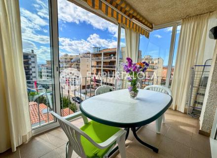 Appartement à vendre à roses à 200 mètres de la mer avec parking privé