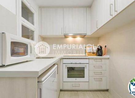 Just 30m from the beach and with a tourist license!