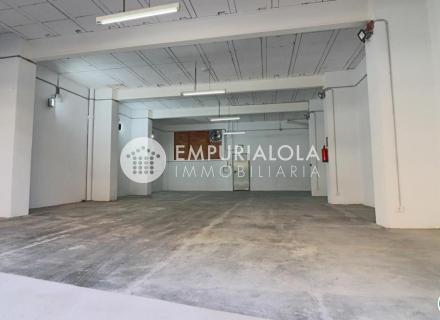 Local en calle principal de 116 m2 en el centro de figueres