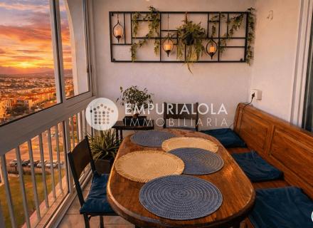 Appartement au 12ème étage avec vue sur le lac et la montagne, 2 chambres et parking en option à delta muga –