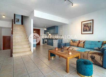 Casa en el centro de la ciudad con piscina comunitaria