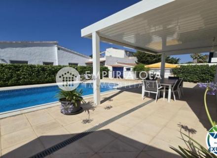 Single-story house with t. license - montseny area