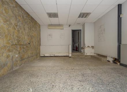 Local comercial y vivienda a reformar en port de llançà