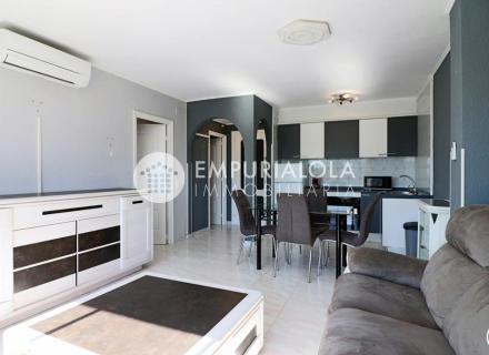 Appartement cosy avec vue dégagée dans un quartier calme.