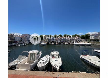 Apartamento en la marina en un entorno pintoresco con terraza de 12 m2
