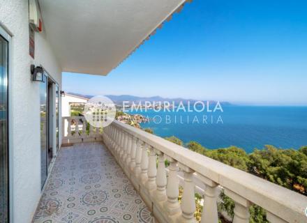 Villa avec superbe vue panoramique sur la mer