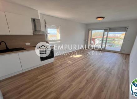 Port roses apartamento de dos dormitorios con terraza de 7 m2 a 75 metros del mar